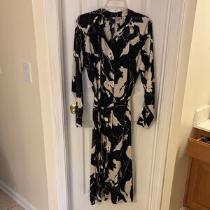 H&M Black and Cream Long Sleeve Dress Book lovers dream❤️